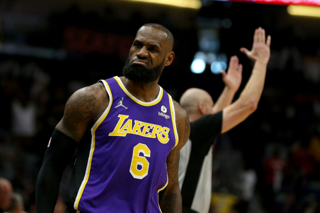 [집중분석] NBA PO경쟁 톱5 이슈, 르브론의 굴욕, '알바 해방' 어빙, 안갯속 동부 1번 시드