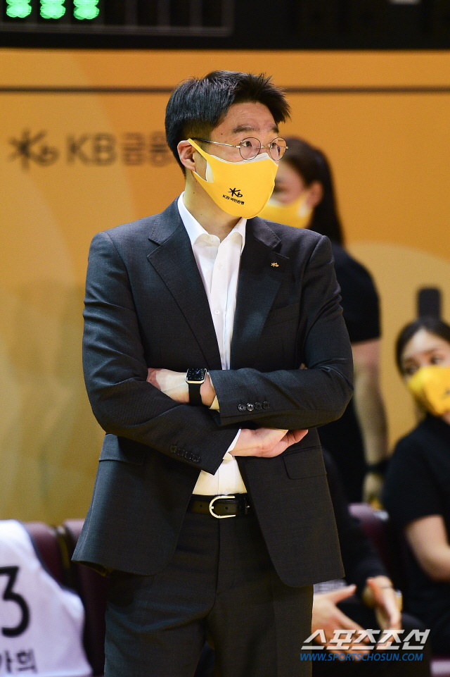 [PO 4강 현장인터뷰] KB 김완수 감독 "오늘 MVP는 최희진"