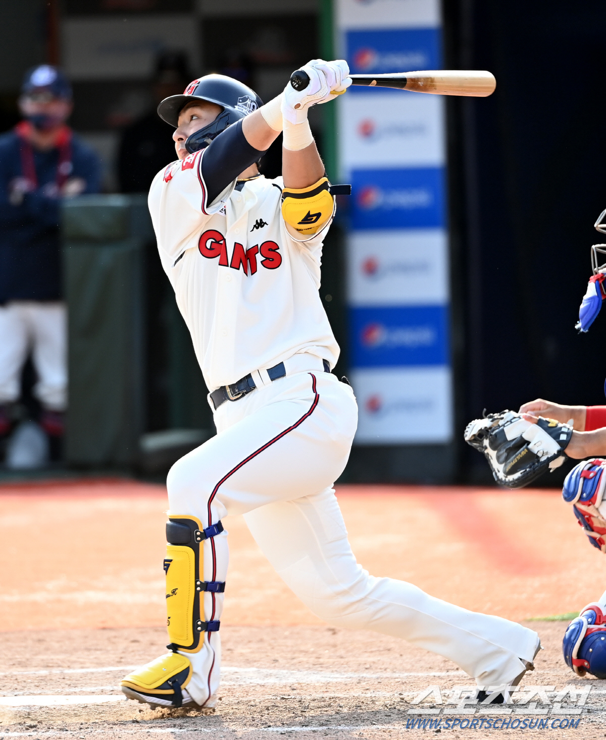 9회말 1사 1,2루 롯데 김민수가 1타점 동점타를 치고 있다. 부산=허상욱 기자wook@sportschosun.com/2022.05.08/