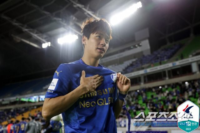 '투혼의 기적극장골'전진우"수원팬들의 응원이 마지막 한발을 뛰게 했다"[일문일답 전문]