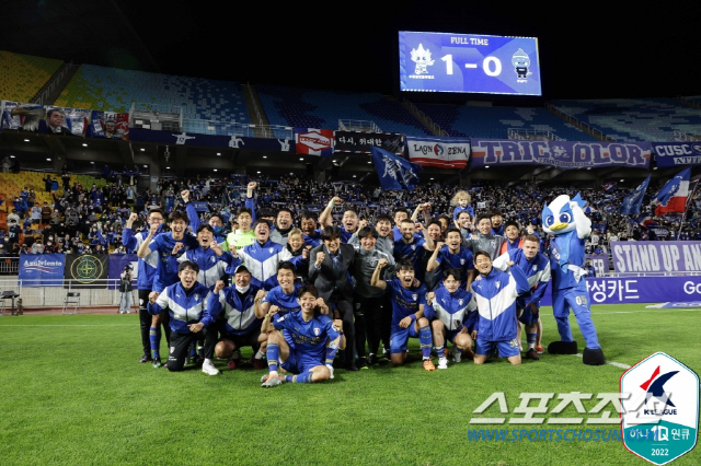 '투혼의 기적극장골'전진우"수원팬들의 응원이 마지막 한발을 뛰게 했다"[일문일답 전문]