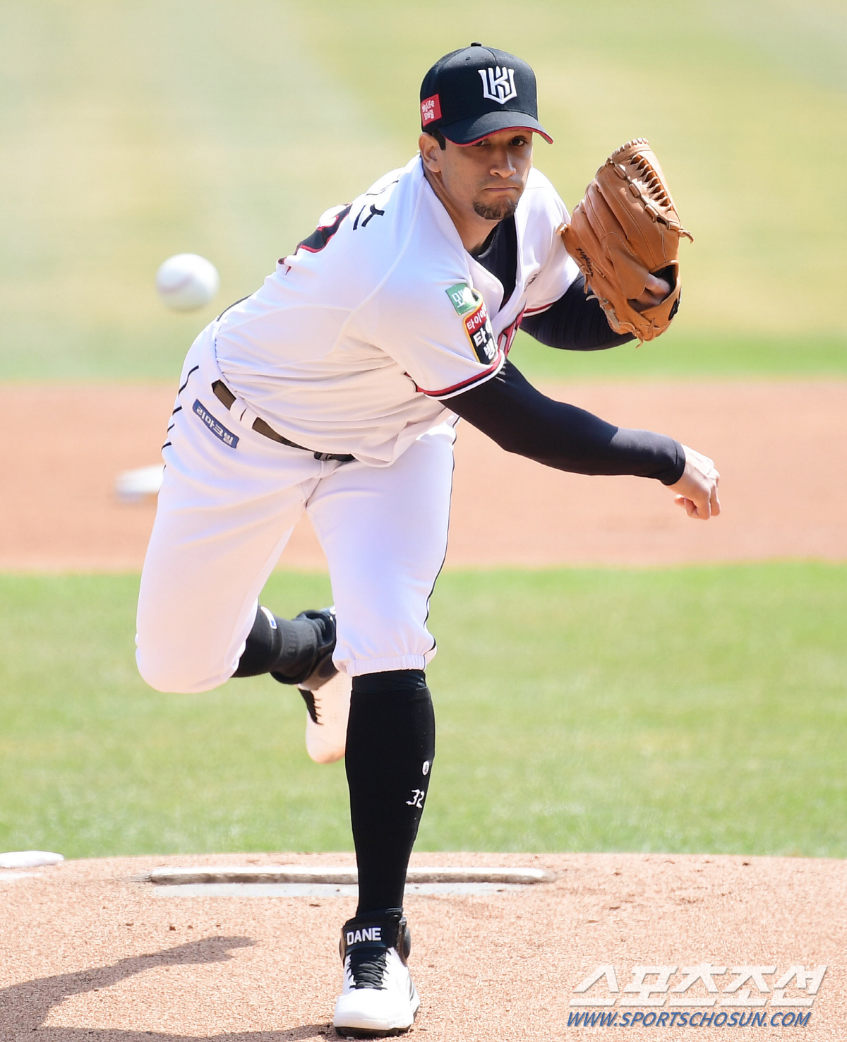 2일 수원 케이티위즈파크에서 2022 KBO리그 개막전 KT와 삼성의 경기가 열렸다. 선발로 등판해 힘차게 투구하고 있는 쿠에바스. 수원=송정헌 기자songs@sportschosun.com/2022.04.02/