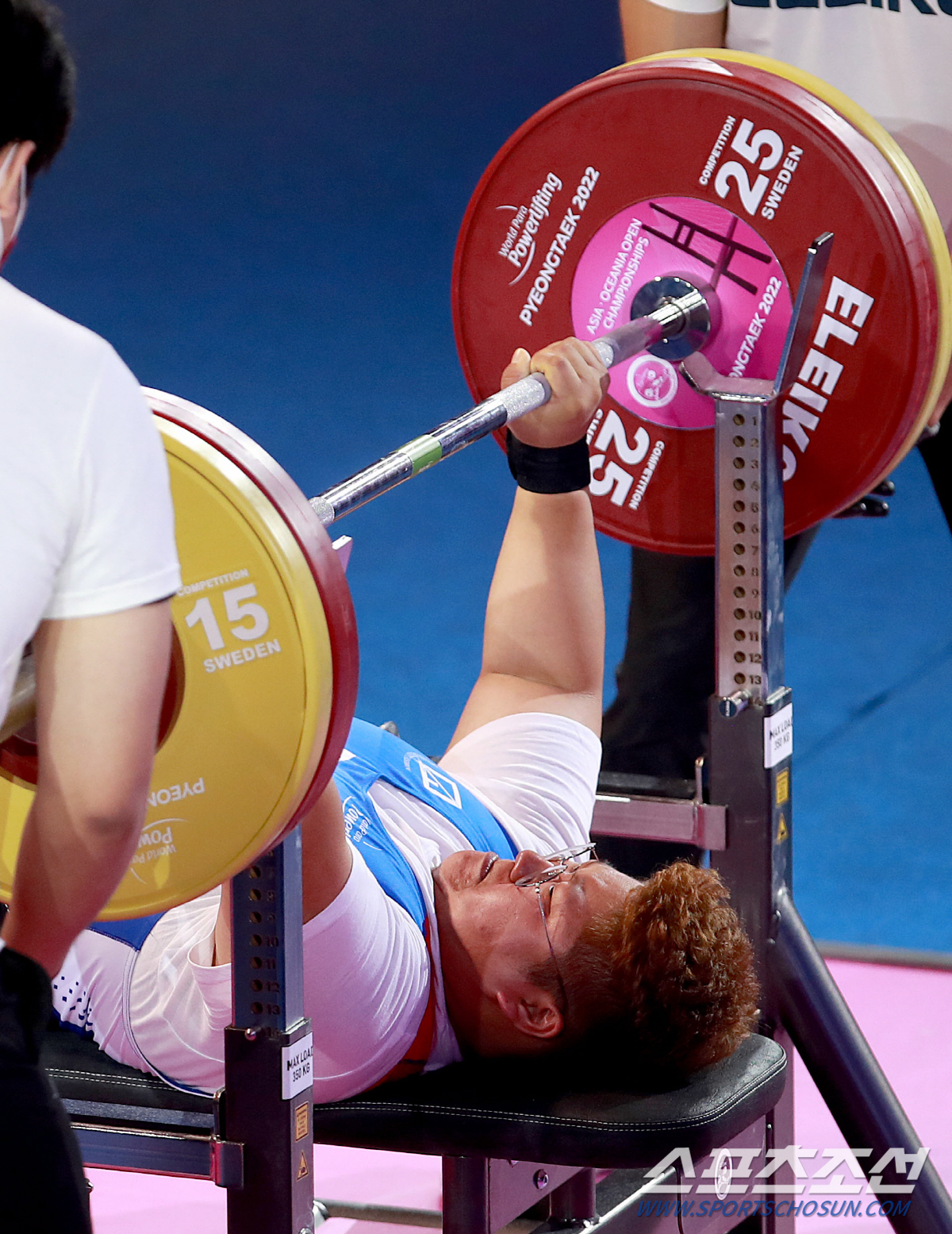 '女역도 막내'양재원,국제대회 첫메달 "박종철 촌장님처럼 패럴림픽金 따고싶어요"[평택亞장애인역도선수권]
