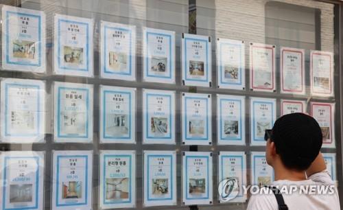 서울 시내 부동산 중개업소의 전·월세 게시물 모습 [연합뉴스 자료사진]