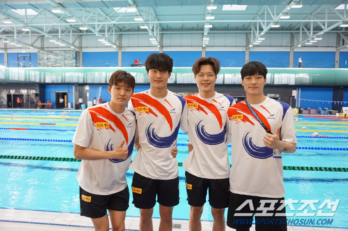 왼쪽부터 김우민 황선우 이호준 이유연 사진제공=올댓스포츠