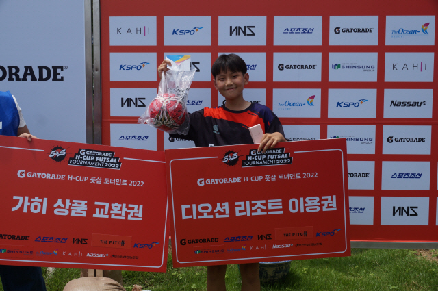 "저 리프팅 512개 했어요~" H-CUP 풋살 토너먼트 이벤트도 '눈길', 상품받은 선수들 '함박미소'