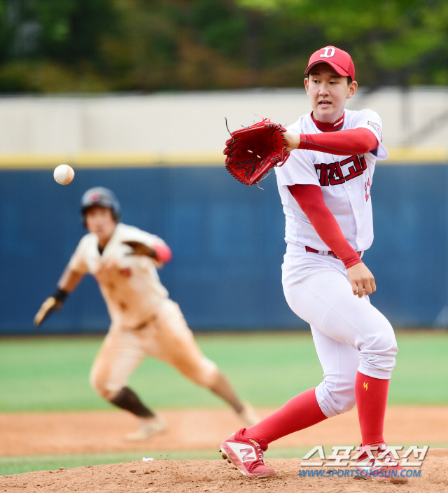 '고교 파이어볼러' 송영진 '땅볼 아니면 헛스윙 유도하는 위력투' [청룡기 현장]