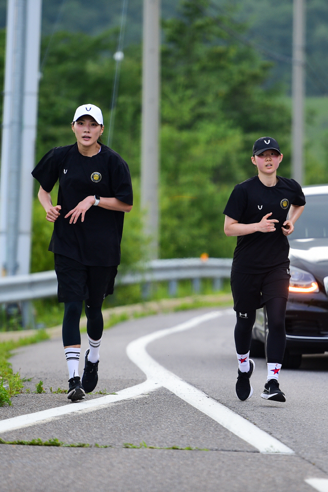 강이슬 최희진의 괴력. 엄서이 업그레이드. 2연패 노리는 KB는 더욱 강해지고 있다