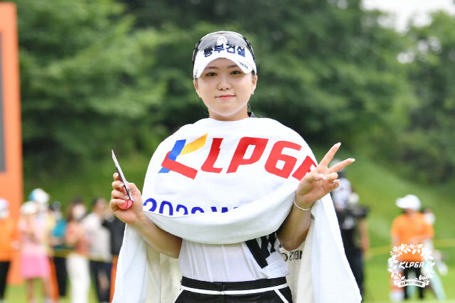 "체력훈련 열심히 했다" 조아연, 박민지 이어 두번째 다승대열 합류....KLPGA 투어 호반 서울신문 클래식 역전 우승