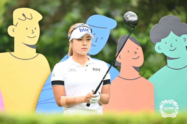 KLPGA, 20일 '오구플레이 늑장 신고' 윤이나 상벌위 개최…징계 수위는