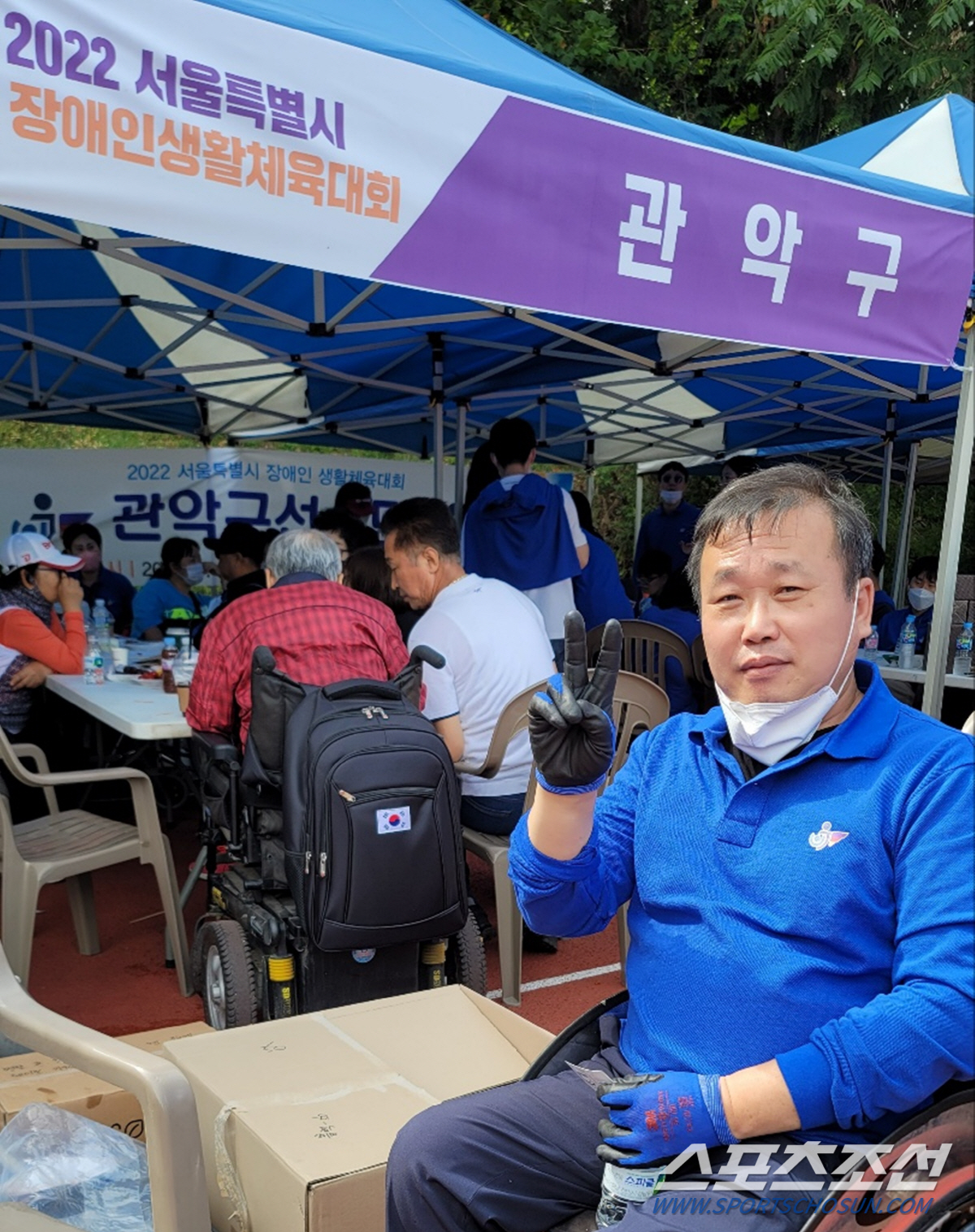 관악구 선수로 단체릴레이에 출전한 이대섭 서울시지체장애인협회 관악구 지회장. "2007년부터 한해도 빠지지 않고 개근했다"며 웃었다.