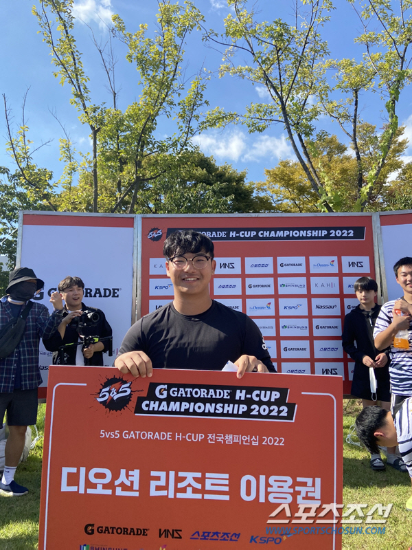 "본 경기보다 뜨겁다" '5vs5 게토레이 H-CUP 풋살' 경품이벤트에 열광하는 중등부 학생들