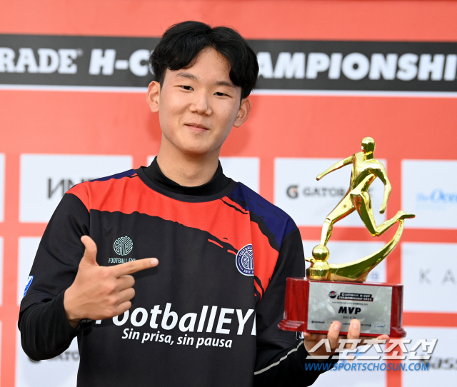 풋볼아이FS 깜짝우승 주역+MVP 김규민 "'츤데레' 감독님과 열심히 운동한 동생들에게 우승의 공을 돌린다"