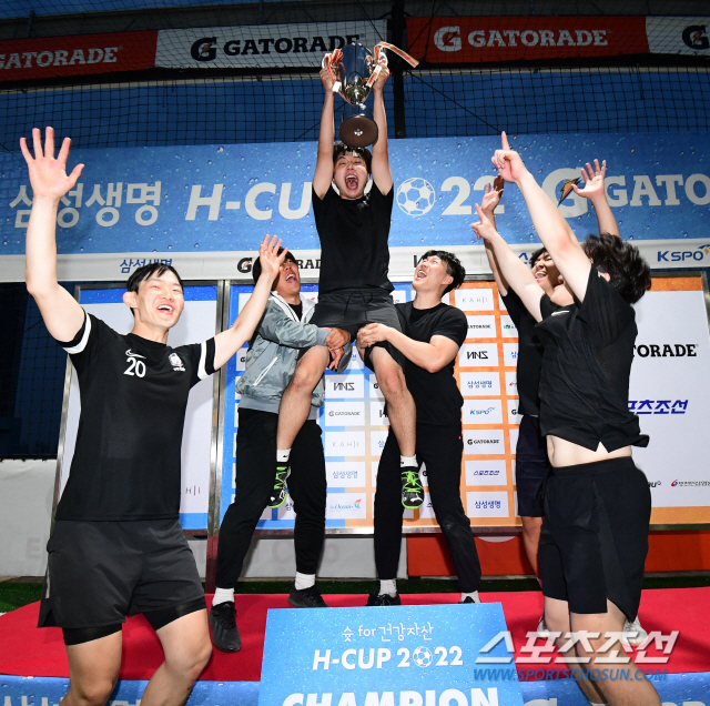 '어나더 레벨' 토일렛, '슛 for 건강자산, 삼성생명 H-CUP 2022 게토레이' 서울예선 압도적 우승…9골 강건우 MVP