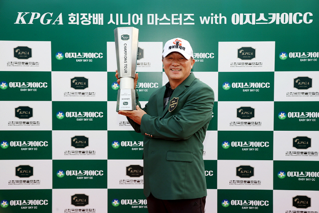 전태현, KPGA 시니어 마스터즈 4년 만에 정상…통산 3승