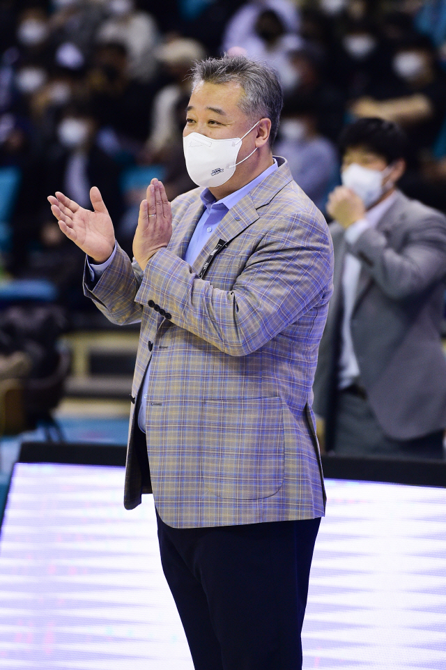 임근배 삼성생명 감독, "첫 단추를 잘 뀄다"