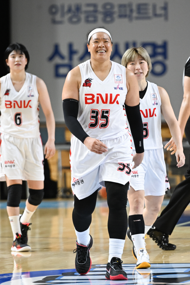 [쿼터별 분석] '사냥의 시간' 안혜지&이소희, 키아나 스미스 '매치업 헌팅' BNK 84대62 완파