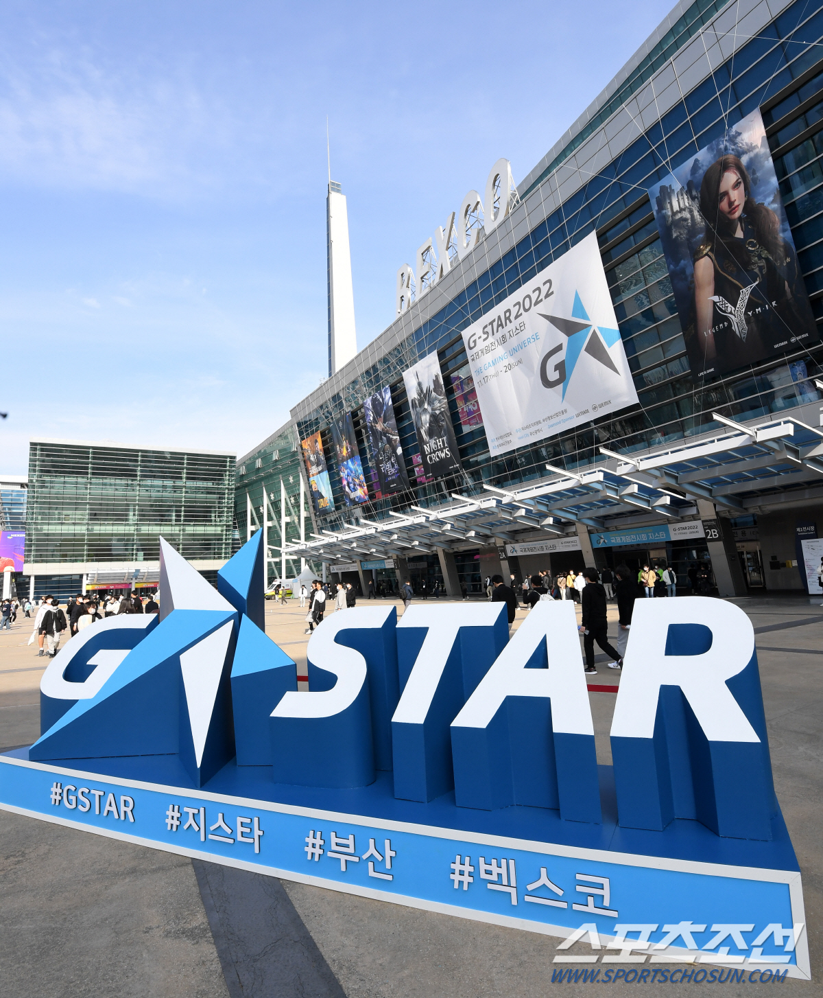 국제게임전시회 '지스타(G-STAR) 2022'이 17일 부산 벡스코에서 개막했다. 한국게임산업협회가 주최하고 지스타조직위원회와 부산정보산업진흥원이 공동 주관하는 지스타 2022는 오는 17일부터 20일까지 나흘간 부산 벡스코(BEXCO)에서 개최된다. 부산=박재만 기자 pjm@sportschosun.com