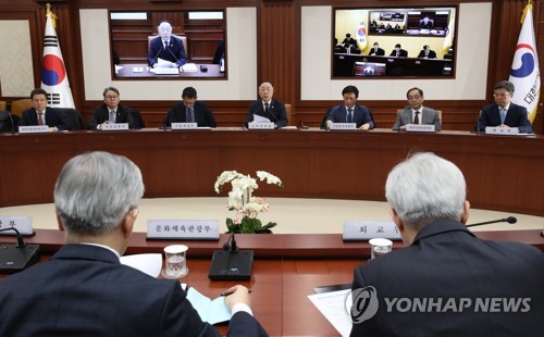 (서울=연합뉴스) 2020년 2월 홍남기 부총리 겸 기획재정부 장관이 21일 오전 서울 종로구 정부서울청사에서 '한러 수교 30주년 기념사업 준비위원회' 1차 회의를 주재하고 있다. [연합뉴스 자료사진]