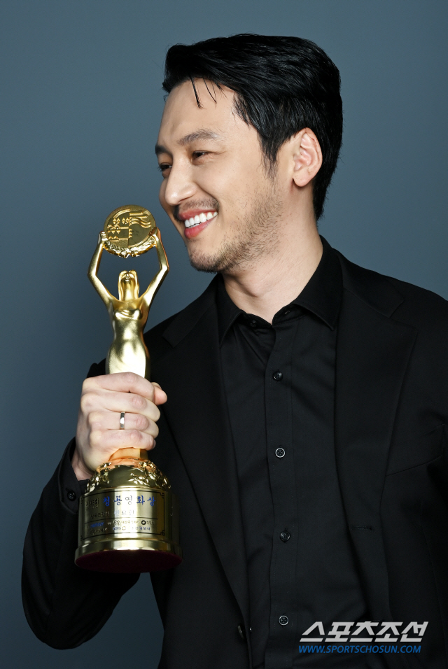 [단독 종합] "나 좀 멋있었다"…35살 치열했던 변요한에게 준, 36살 변요한의 응원(청룡영화상)