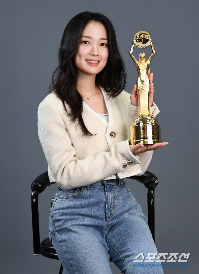 [단독①] 김혜윤 "3년 만에 시상자→신인상 수상…'내가 감히?'란 생각 들어" (청룡영화상)