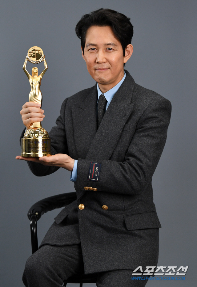 [단독①] 이정재 "청룡 신인→주연→조연 그랜드 슬램 찍고 신인감독상까지..열심히 살았다"(청룡영화상)