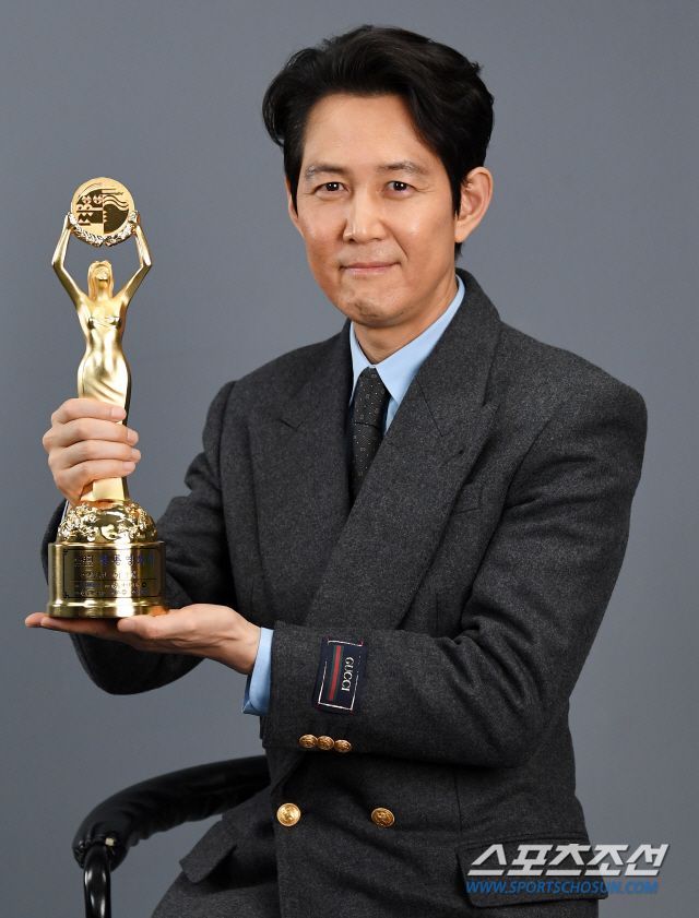 [단독 종합] "하루하루가 화양연화"…이정재, 8할의 노력과 2할의 행운이 만든 월드★ 길(청룡영화상)
