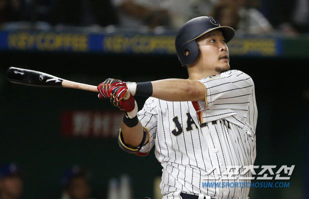 2017년 WBC 일본대표로 쿠바전에 출전해 홈런을 때린 쓰쓰고. AP연합뉴스