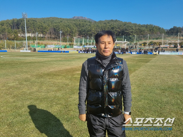 [대학축구]'통영기 우승' 김시석 인천대 감독, "부임 10년만에 저학년대회 첫 우승,선수들이 잘해줬다"