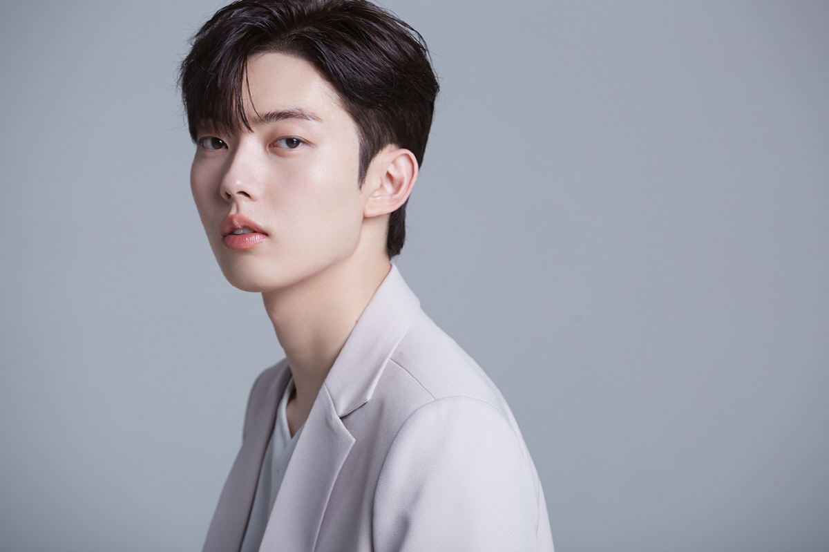 정수현, '성스러운 아이돌' 캐스팅…김민규와 호흡