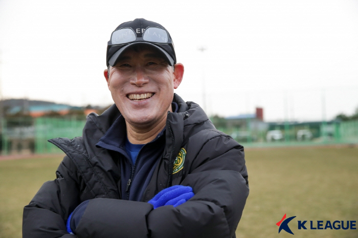 [현장인터뷰]고정운 감독 "김포FC의 올해 콘셉트도 '뛰어야 산다'"