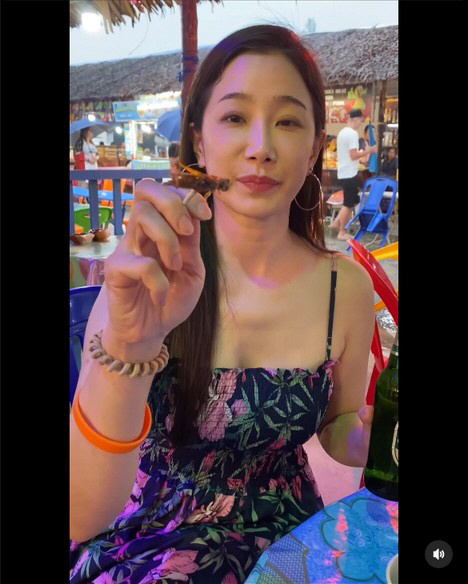 김하영, 맥주+메뚜기 튀김 먹방..."아무거나 다 먹는 애"