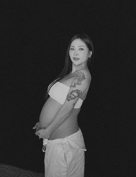 '♥정담' 허니제이, 만삭 화보도 '힙스터' 그 자체..브라톱으로 강조한…