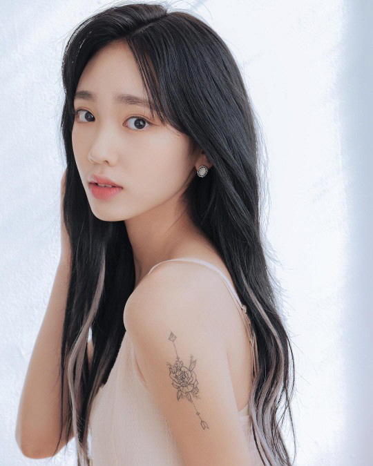 [종합] '김지영 前 남친' 에이칠로, 2차폭로 예고 "변호사 살 돈으로…