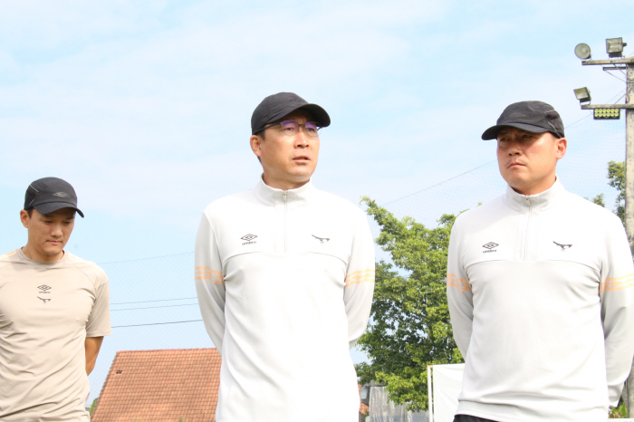 [인터뷰]'이기는 형' 이기형 성남 감독 "간절한 선수 多, 똘똘 뭉쳐 …
