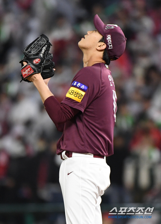 "직구 더 발전할 수 있어"…'탈삼진 新+ERA 1위' 안우진의 진화는 …