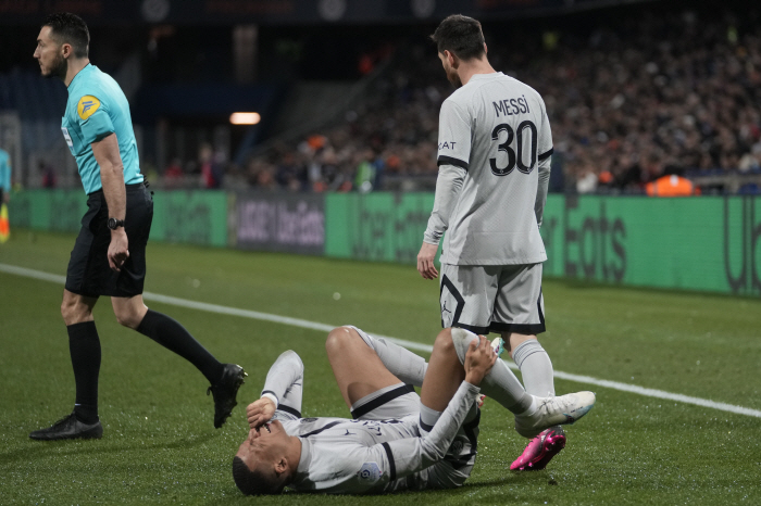 PSG 상처뿐인 영광. 킬리안 음바페 햄스트링 부상.