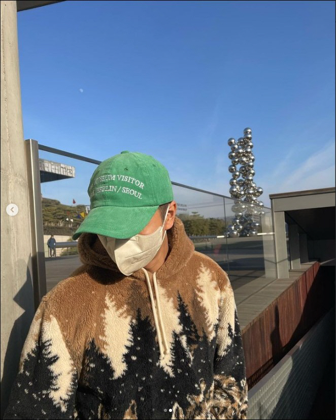 '30억 기부'한 이승기, 모자로 가려도 자체발광 '훈남 미모'