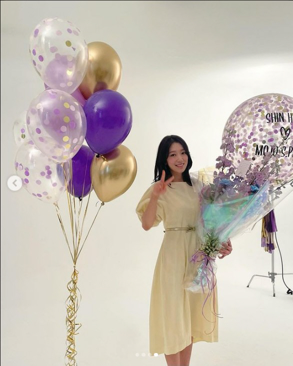 '최태준♥' 박신혜, 꽃다발 들기도 버거워 보이는 '극세사 팔뚝'