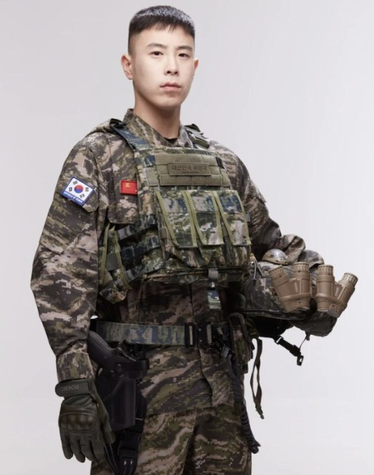 "제복핏 미쳤다"..피오, 해병대 입대하더니 더 늠름해졌네