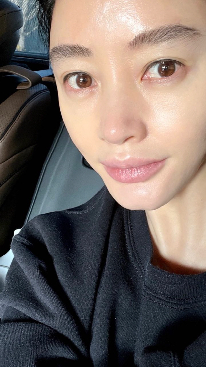 김혜수, 극단적 클로즈업 실화야?...누가 50대라 믿겠어