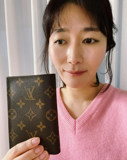 '정성윤♥' 김미려, 후배에 받은 명품 지갑 자랑 "자꾸 선물 받네"