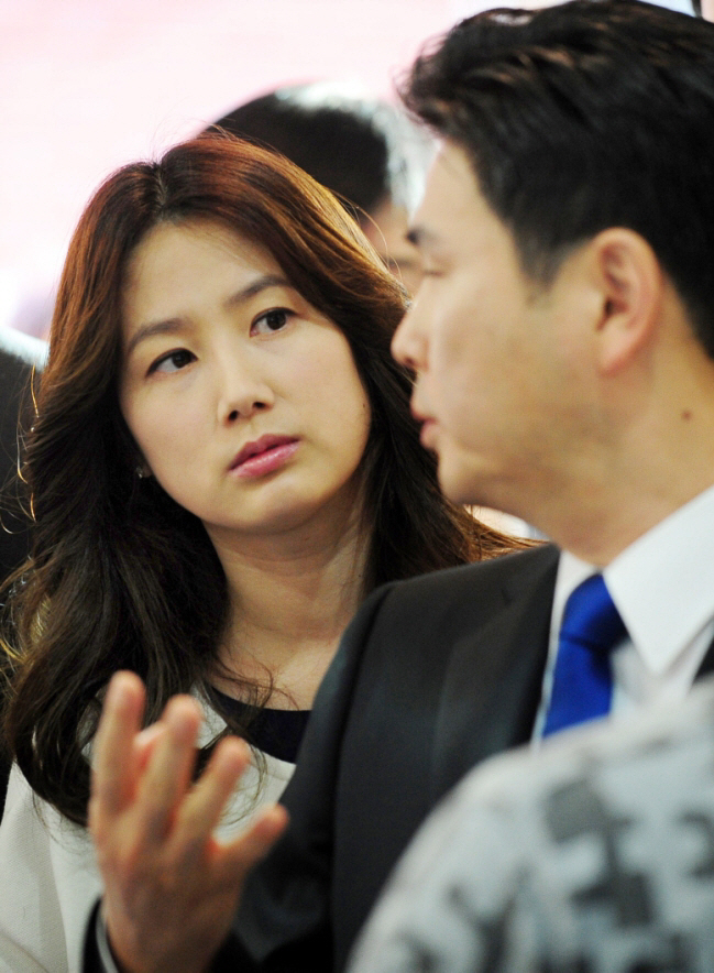 "인감도 가짜, 심은하와 통화도 가짜"…끝까지 "컴백이 맞다"고 주장한 …