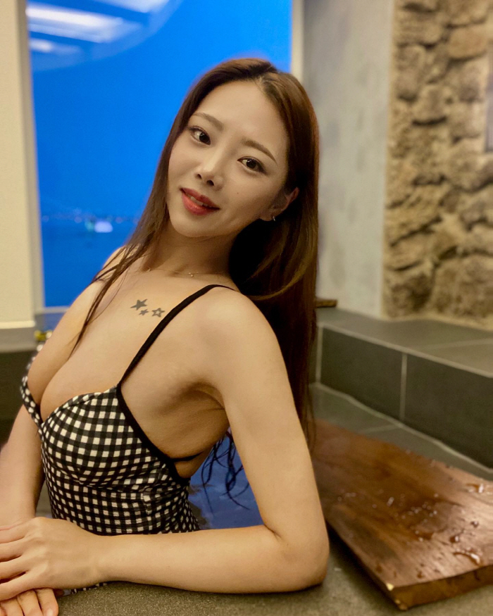 "이러니 유현철이 반했지"…10기 옥순, 수영복 굴곡 몸매 '자랑'…가슴…