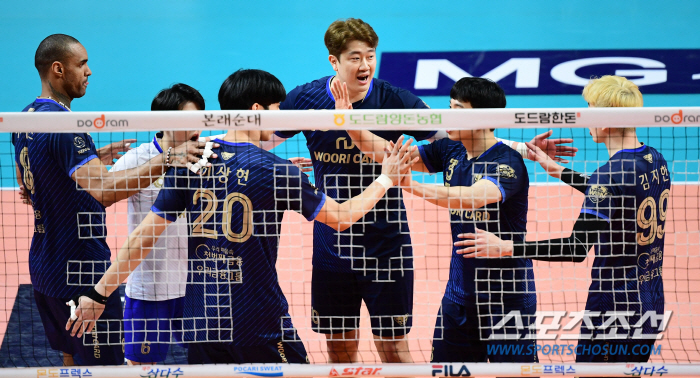 [포토] 나경복 '끝까지 힘내자~'