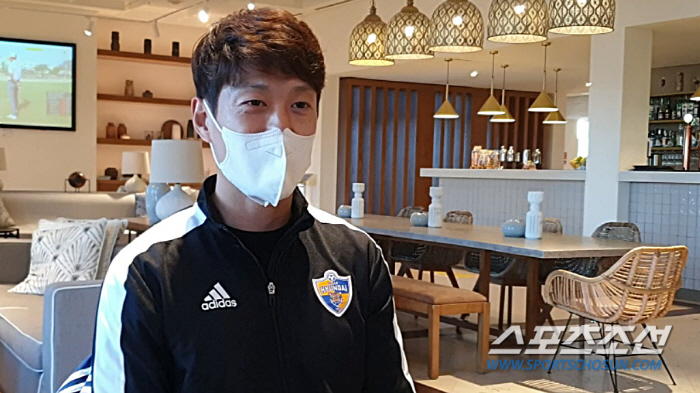 [현장인터뷰]이청용의 격려 "손흥민 보란듯이 잘해주는 선수! 걱정하지 않…