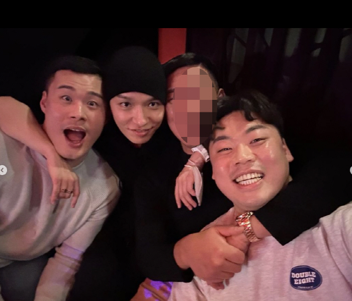쌈디 어부바 누구? "전과자+조폭 vs 속죄 유튜버" 친분 논란