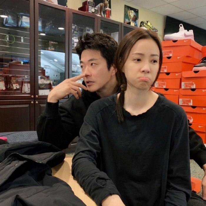 '권상우♥' 손태영, 부부 사진 공개 후 해명 "저희 행복해요"