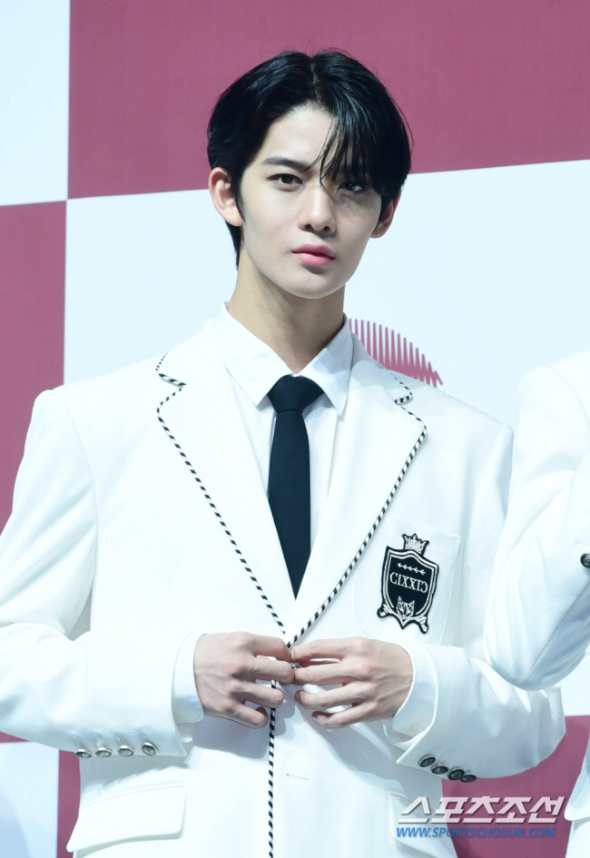 배진영 향해 물병을?...CIX 측 "배척설? 악의적 조작에 의한 범죄행…