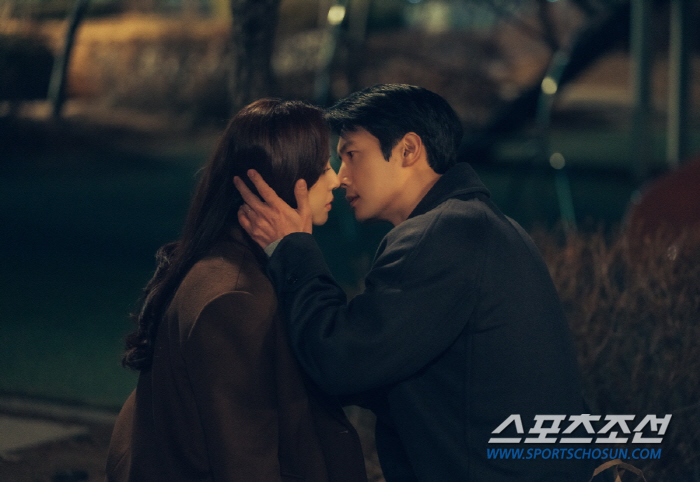 [SC프리뷰]'빨간 풍선' 서지혜-이상우, 애타는 그리움에 '불꽃 키스'…